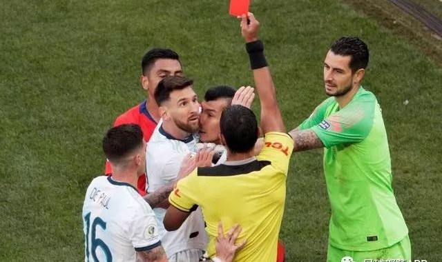  意甲裁判争议判罚引发舆论风暴  