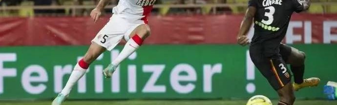  斯特拉斯堡vs尼斯爆发大规模冲突，多人染红被罚下  