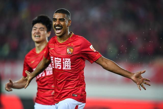  法国国脚租借回归老东家救主  