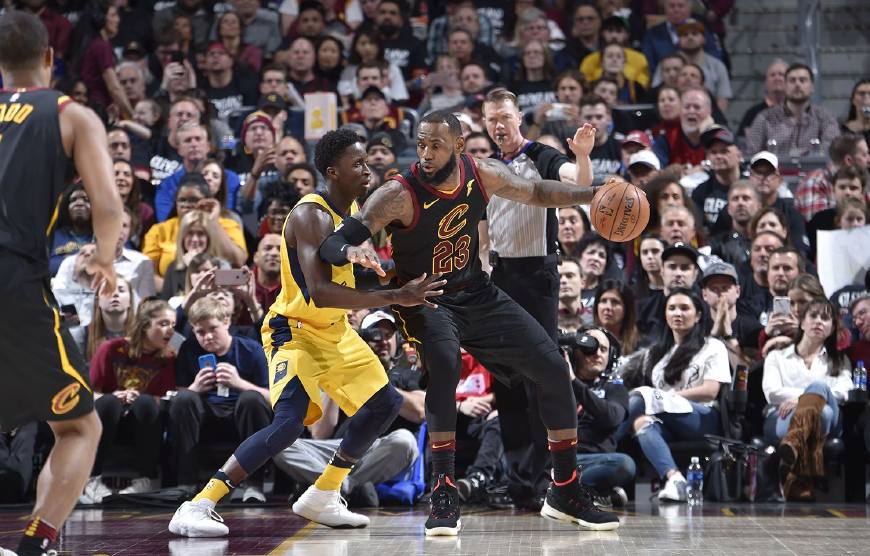  步行者绝杀尼克斯保留季后赛希望  