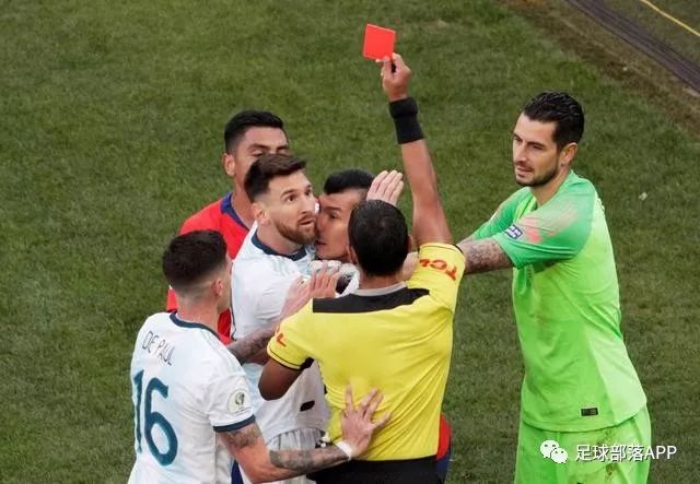  意甲裁判争议判罚引发舆论风暴  